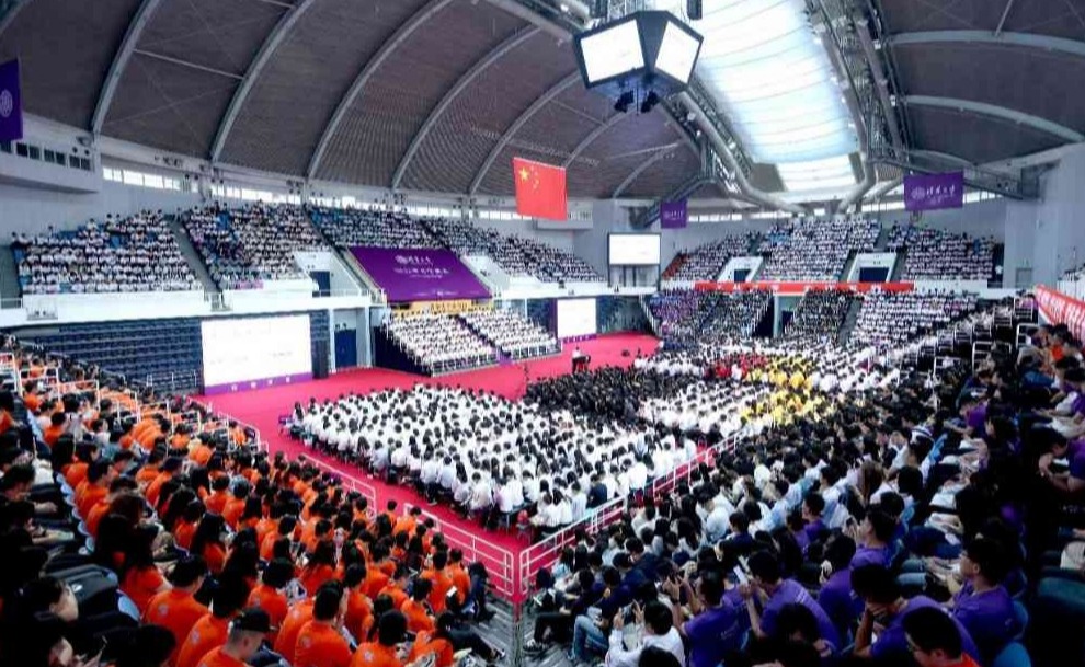 清华大学举行2025年研究生新生入学教育