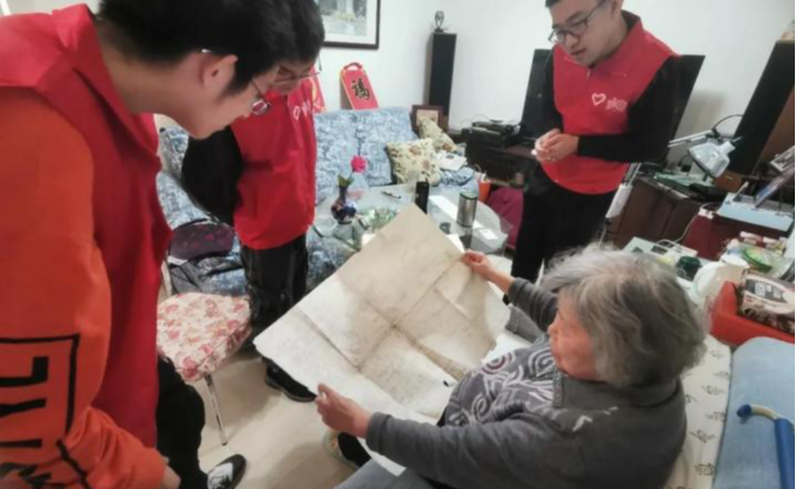 两代清华人的温暖互助——“清”年爱劳动社区敬老爱老志愿服务岗位纪实