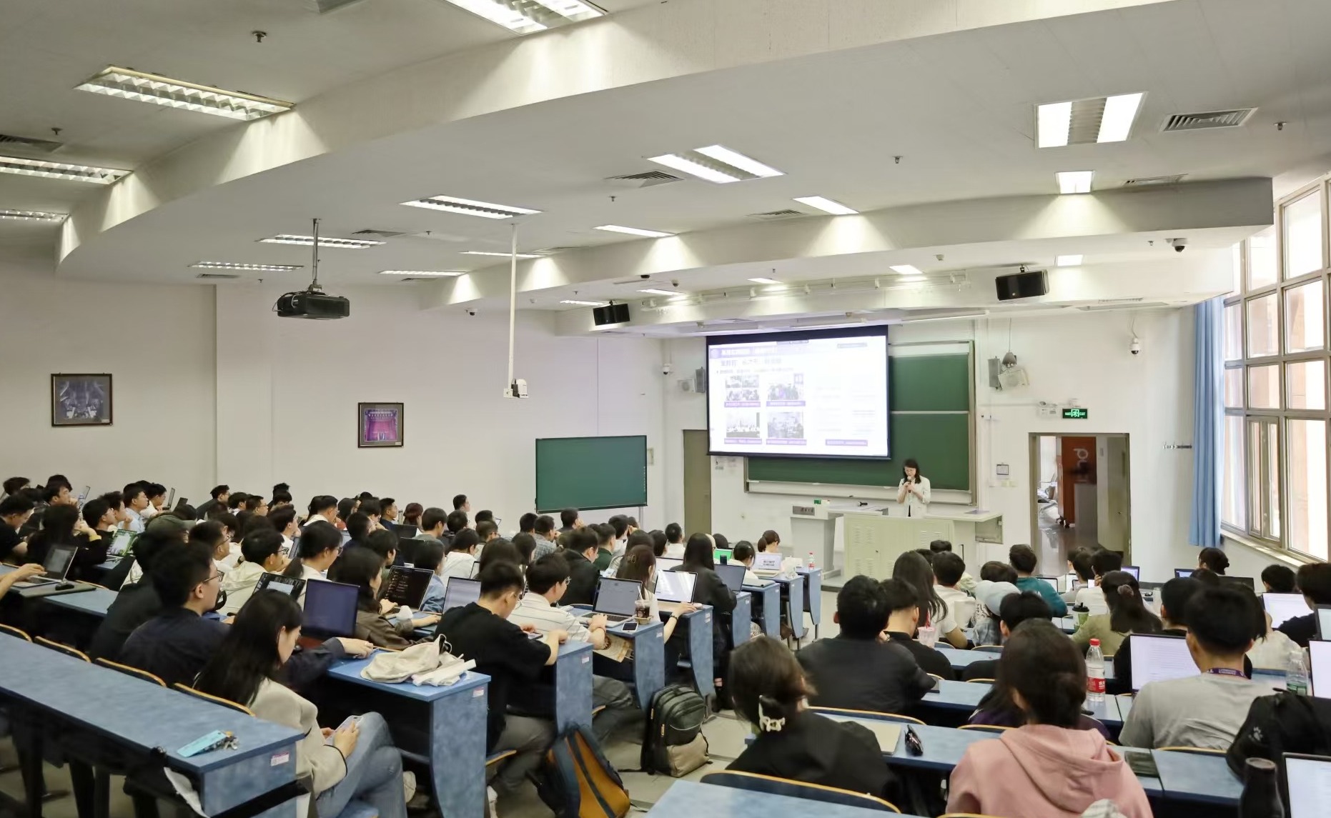 清华大学第十五期研究生骨干研修班开班