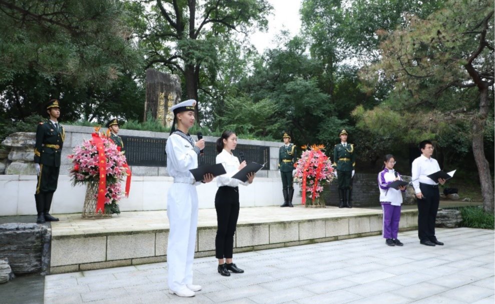 2021年烈士纪念日清华大学祭扫活动举行