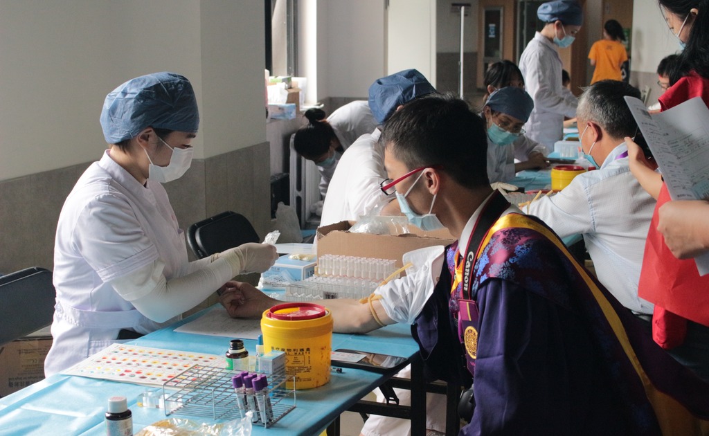 “毕业纪·鲜红的旗帜”庆祝中国共产党成立100周年大型无偿献血专场举行