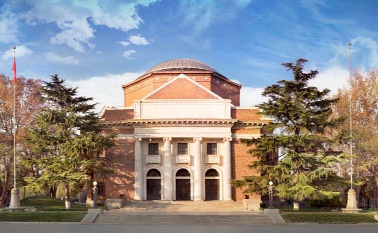 春风徐来满目新 不负韶华万里程——写在习近平总书记考察调研清华大学新冠肺炎防控科研攻关工作一周年之际