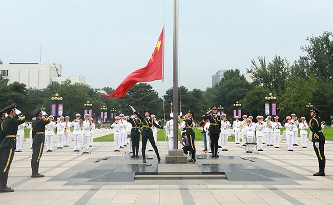 清华大学举行2020-2021学年度升国旗仪式