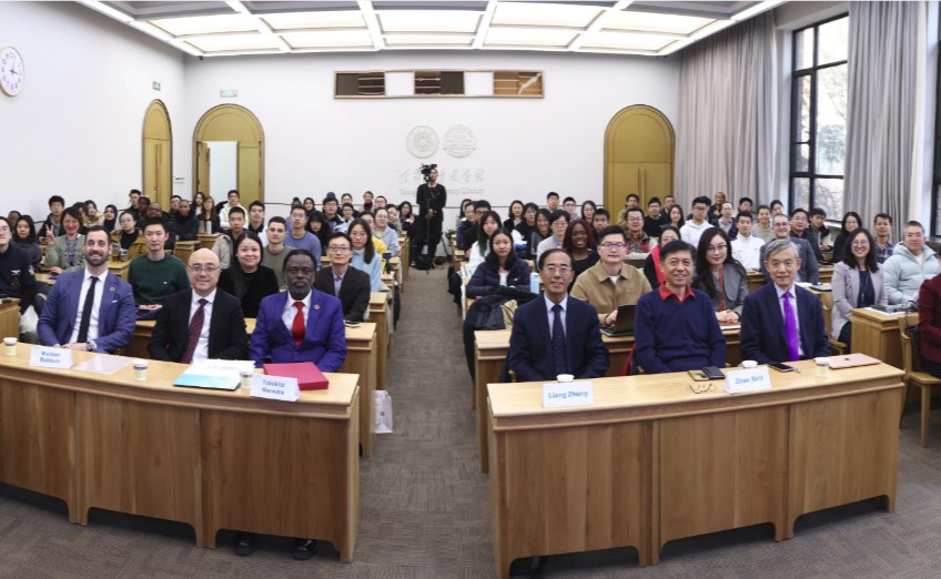 联合国大学校长兼联合国副秘书长奇利齐·马瓦拉做客清华海外名师讲堂 阐述“人工智能、可持续发展和未来”