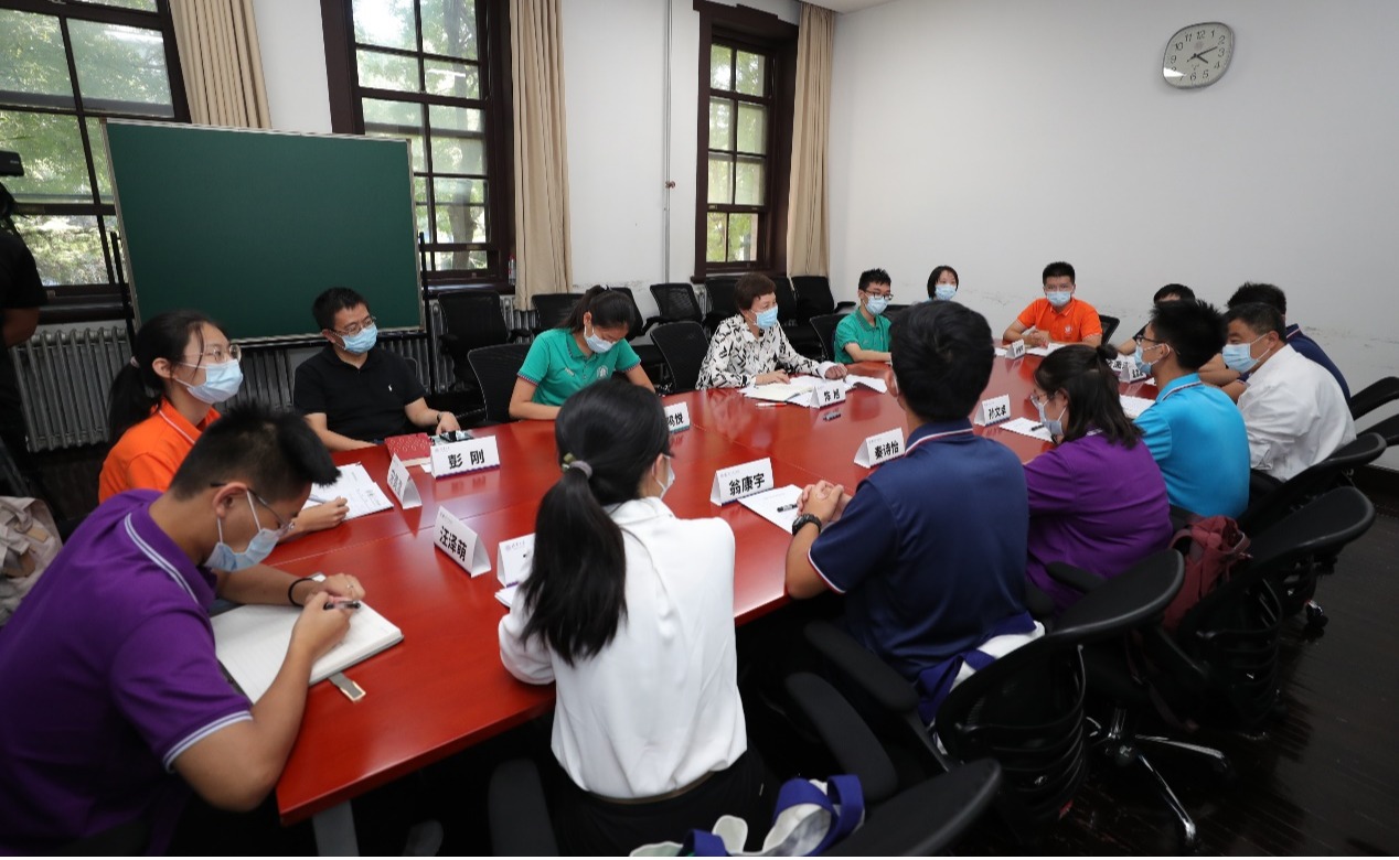 清华大学举行2020级强基计划新生代表座谈会