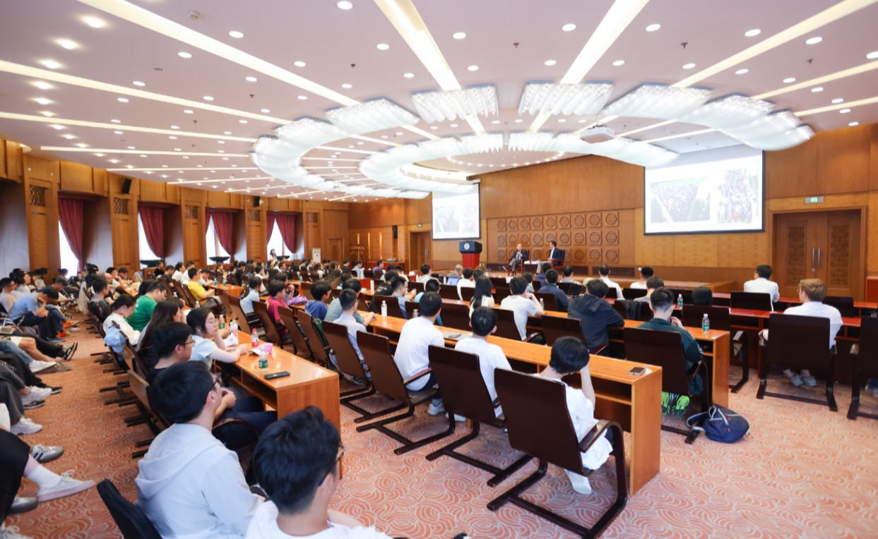 诺奖得主兰迪·谢克曼做客清华海外名师讲堂 解析生命的信息外运系统