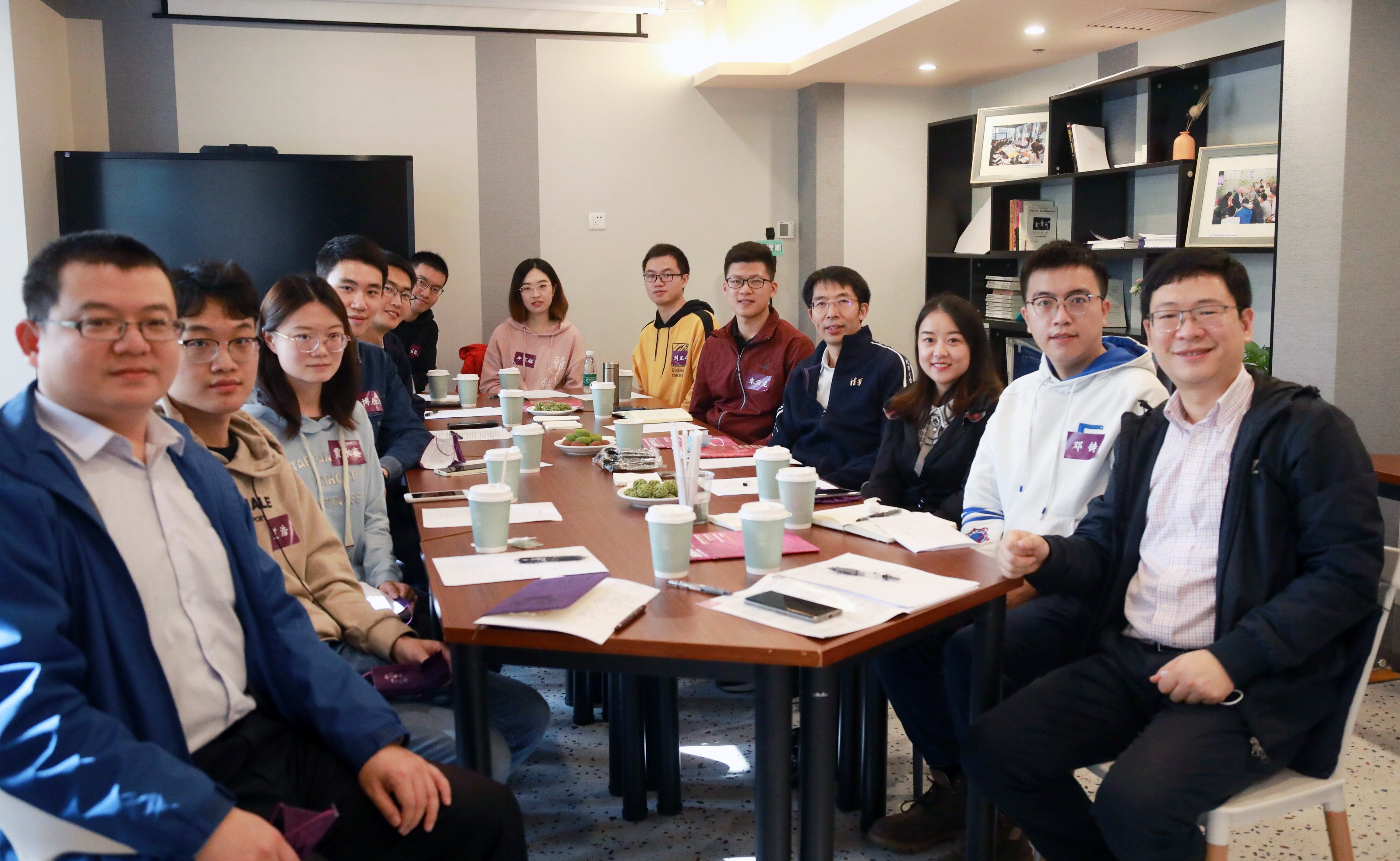 曾嵘参加微沙龙 与同学探讨科技创新和研究生教育培养
