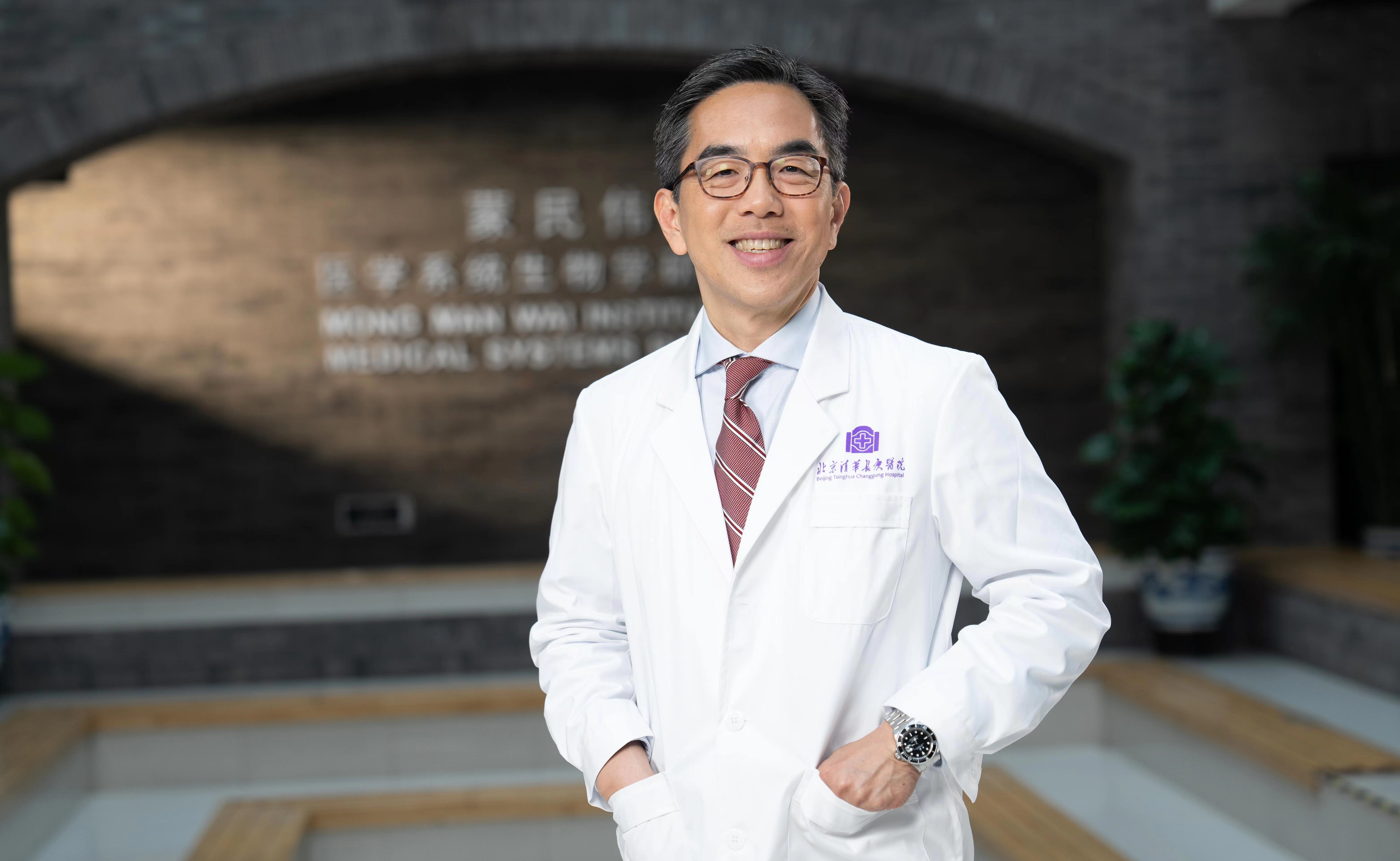 医学院黄天荫教授当选为英国皇家学会院士