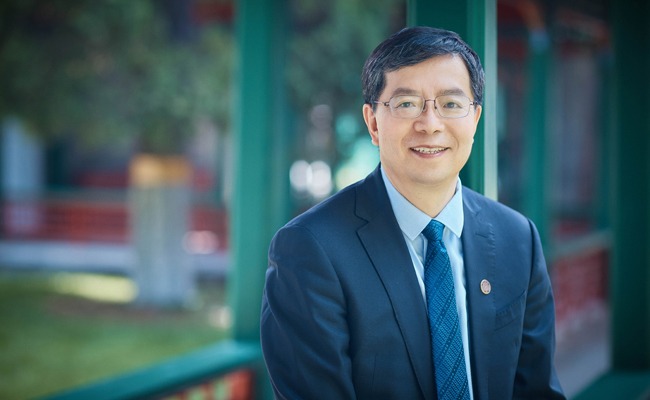 潜心学术 勇敢肩负起时代使命——校长邱勇在研究生录取通知书发布和颁发仪式上的讲话