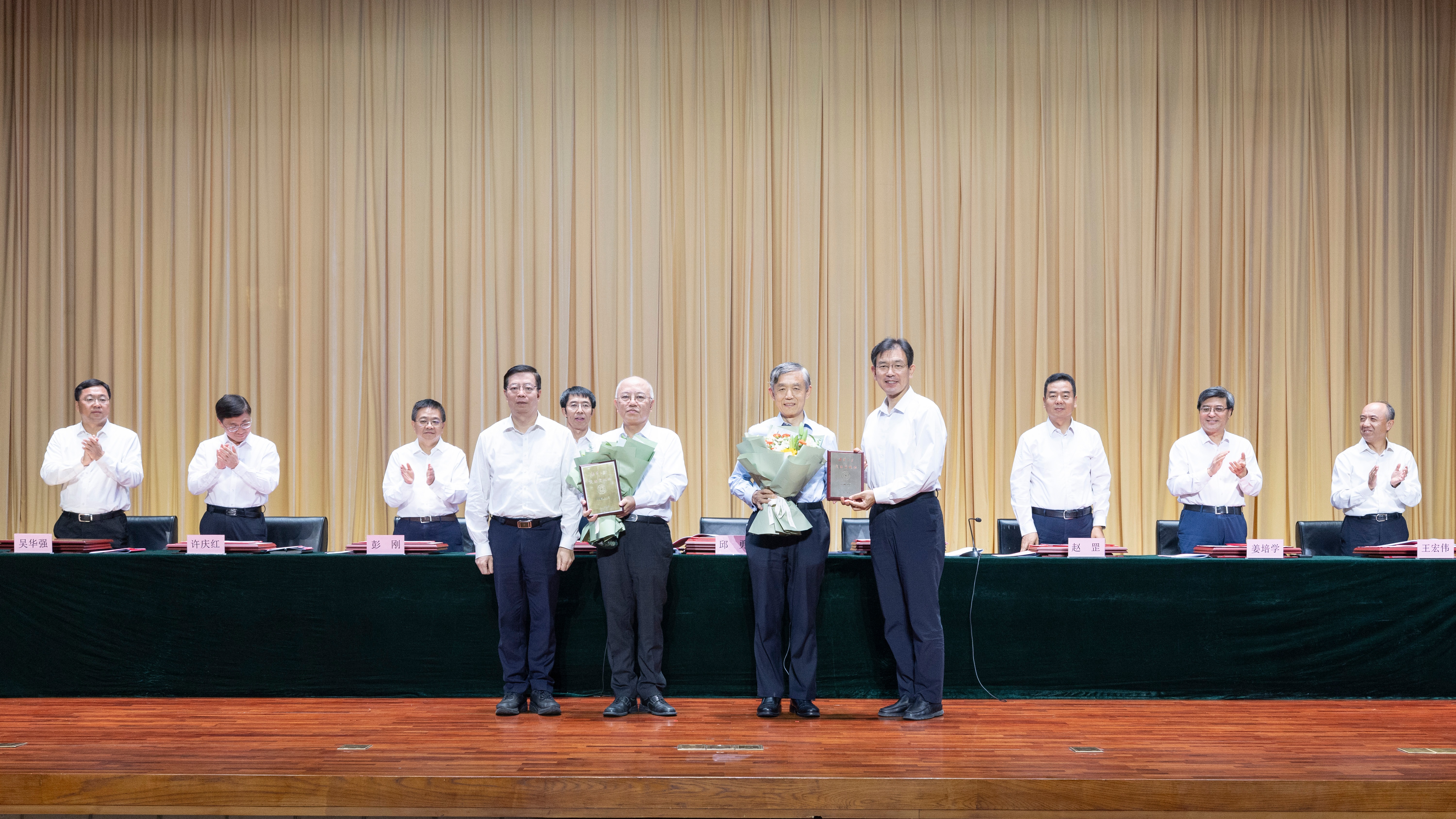 清华大学举行2025年教师节庆祝大会