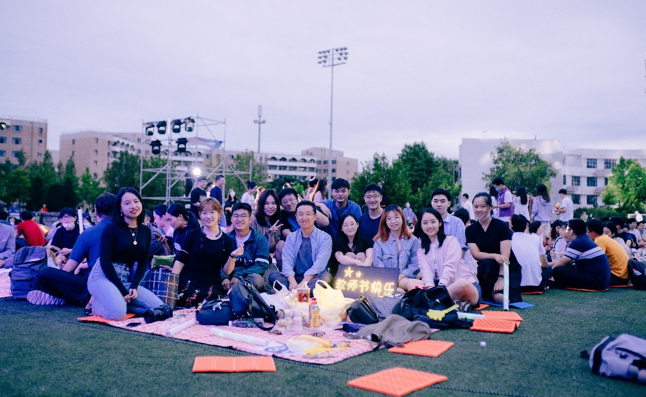 献礼教师节：“师生夜话”教师节特别活动温暖纷呈