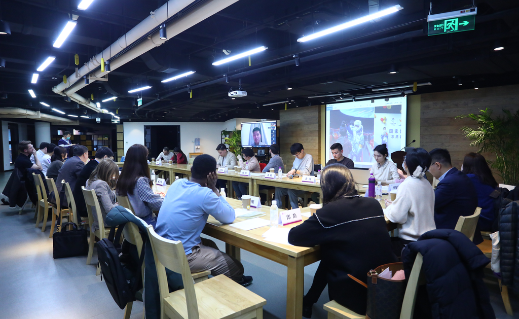 副校长杨斌与国际学生座谈