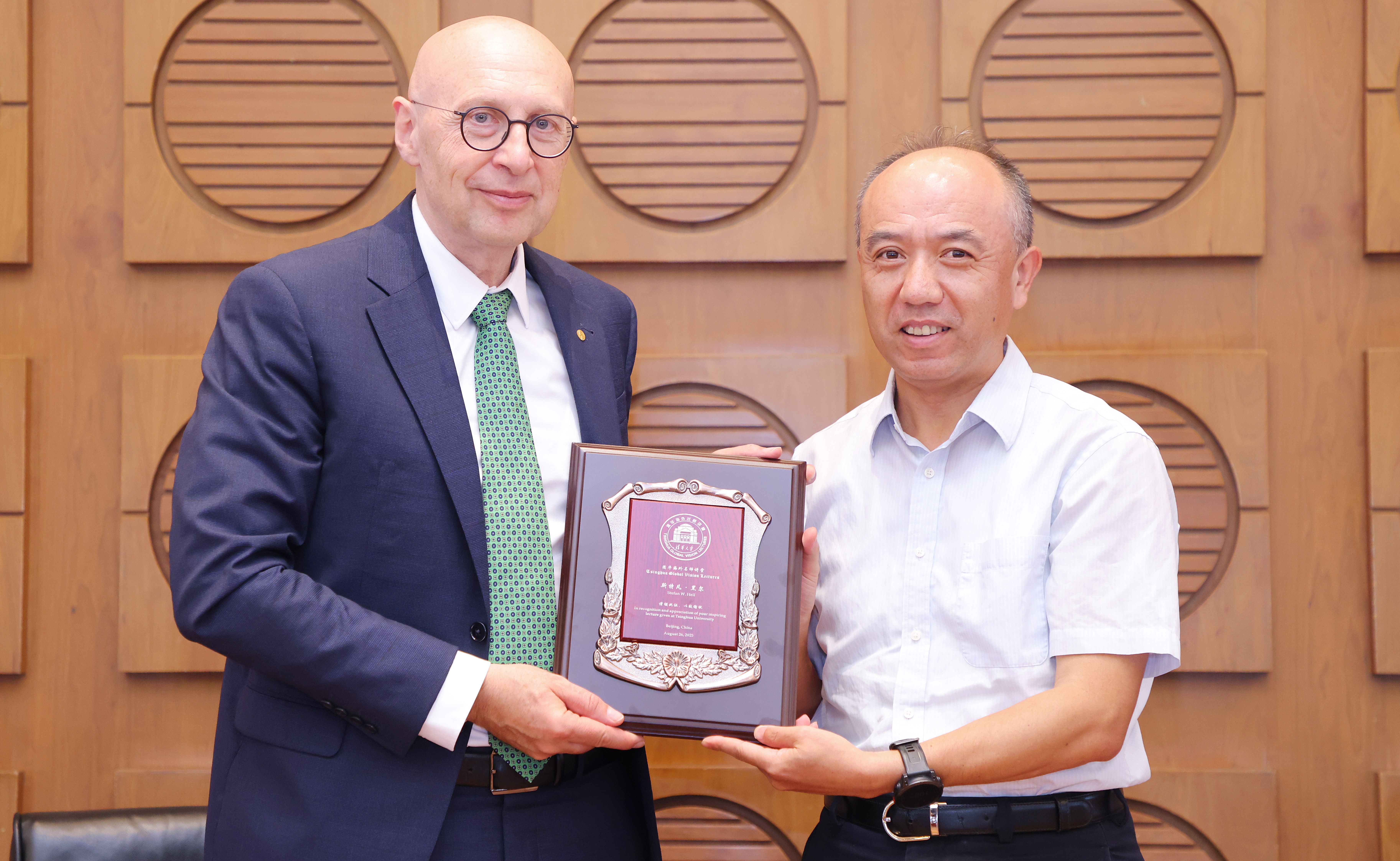 诺奖得主斯特凡·黑尔做客清华海外名师讲堂 阐释“显微镜的分子尺度分辨率和动力学”