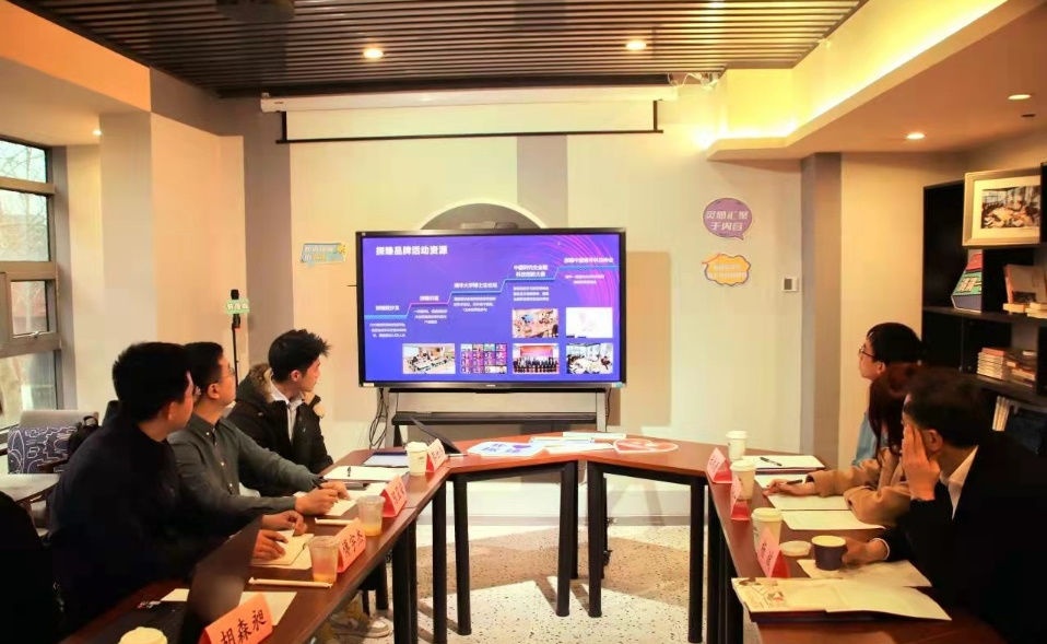 杨斌调研探臻科技评论社工作