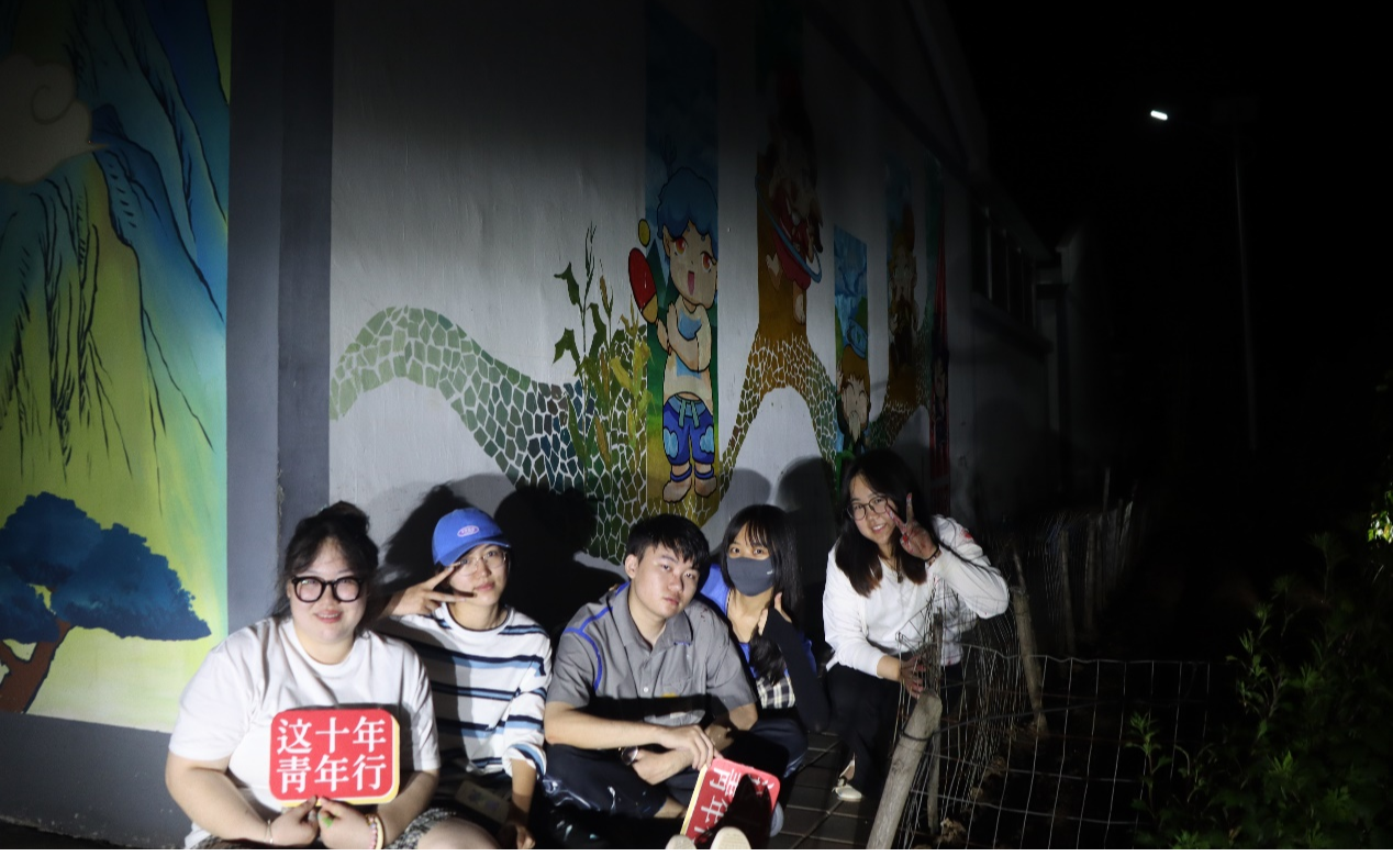 清华学子下乡：“画”出乡风文明