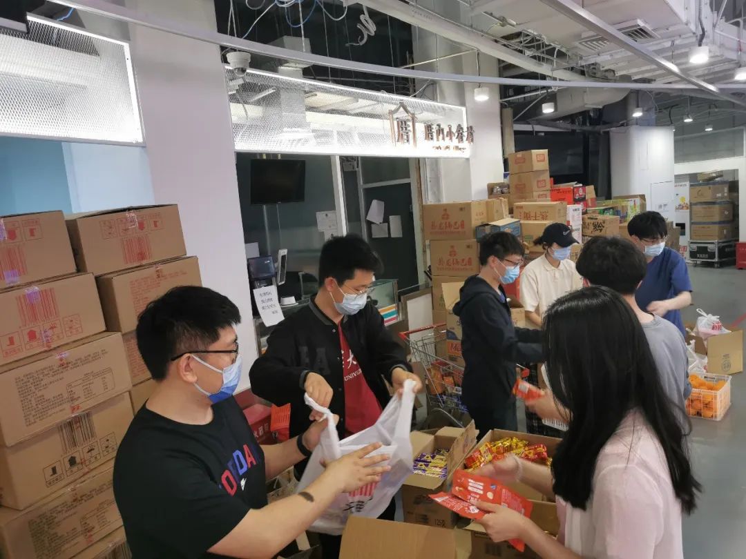 暖心礼包为校内集中观察点同学送上温暖