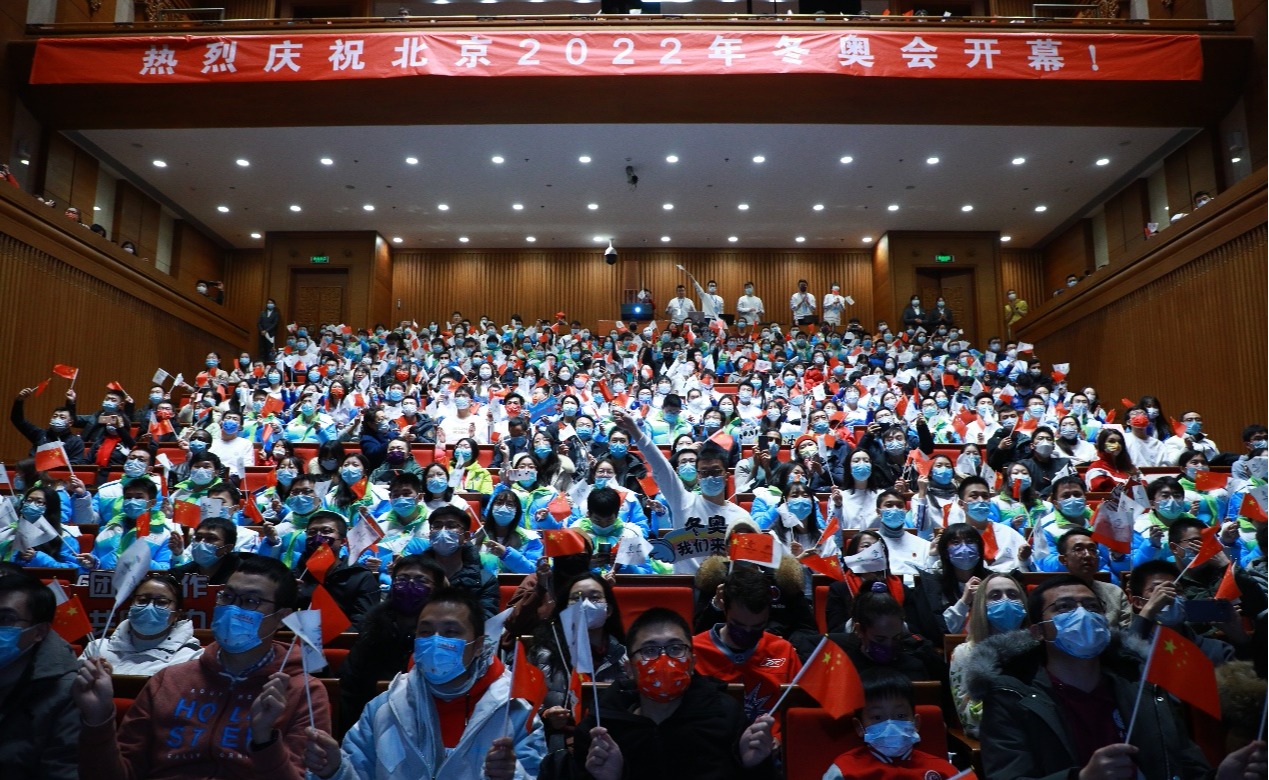 清华师生集中观看北京2022年冬奥会开幕式