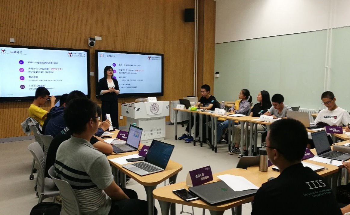 “写作与沟通”课程：春风化雨，立德树人