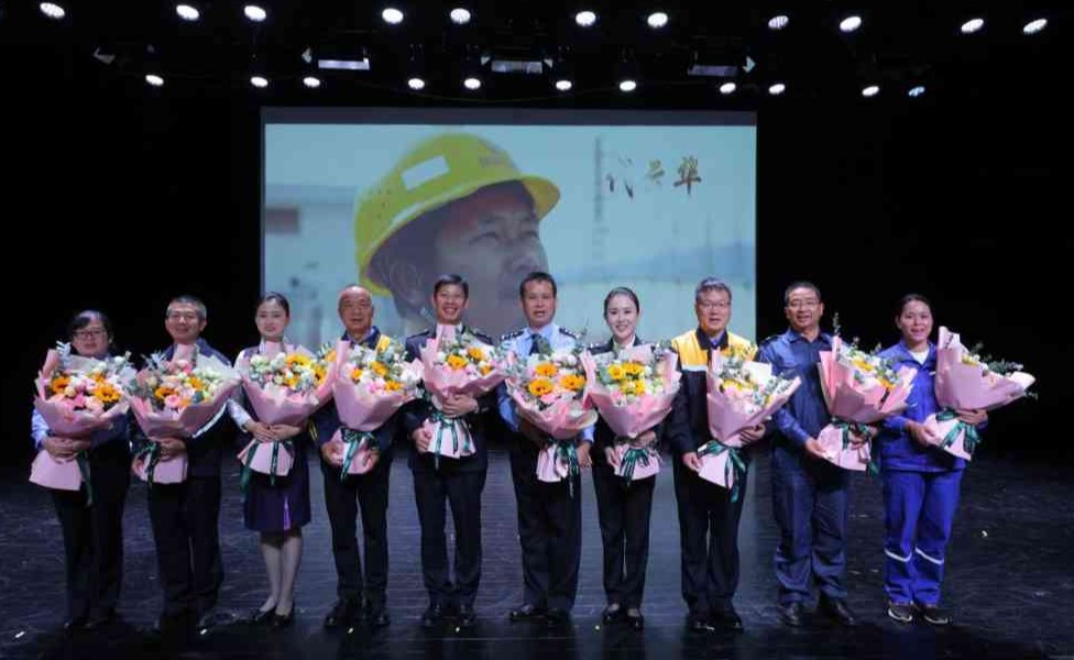 第七届“最美铁路人”先进事迹巡回报告团走进清华大学