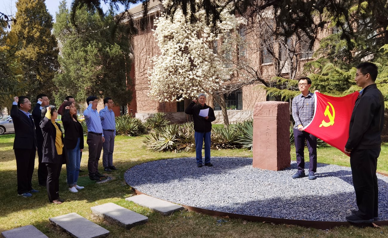 戴上党徽，写下最长情的告白——记清华大学新入党中青年专家人才群体