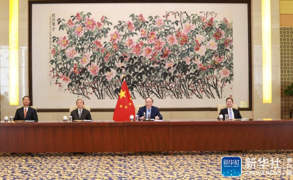 王岐山会见清华大学经济管理学院顾问委员会海外委员和中方企业家委员