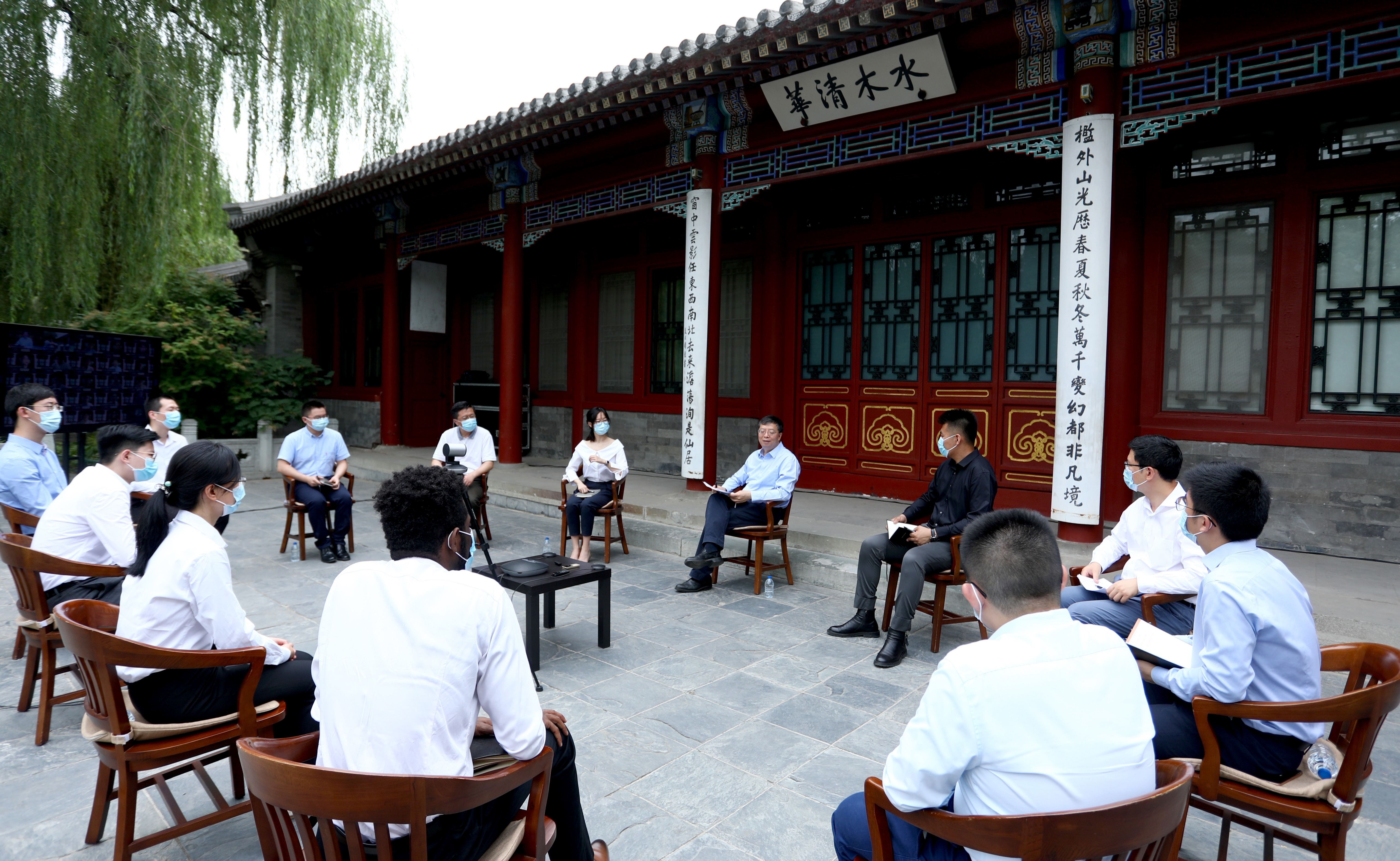 校长邱勇与2020届研究生毕业生代表座谈