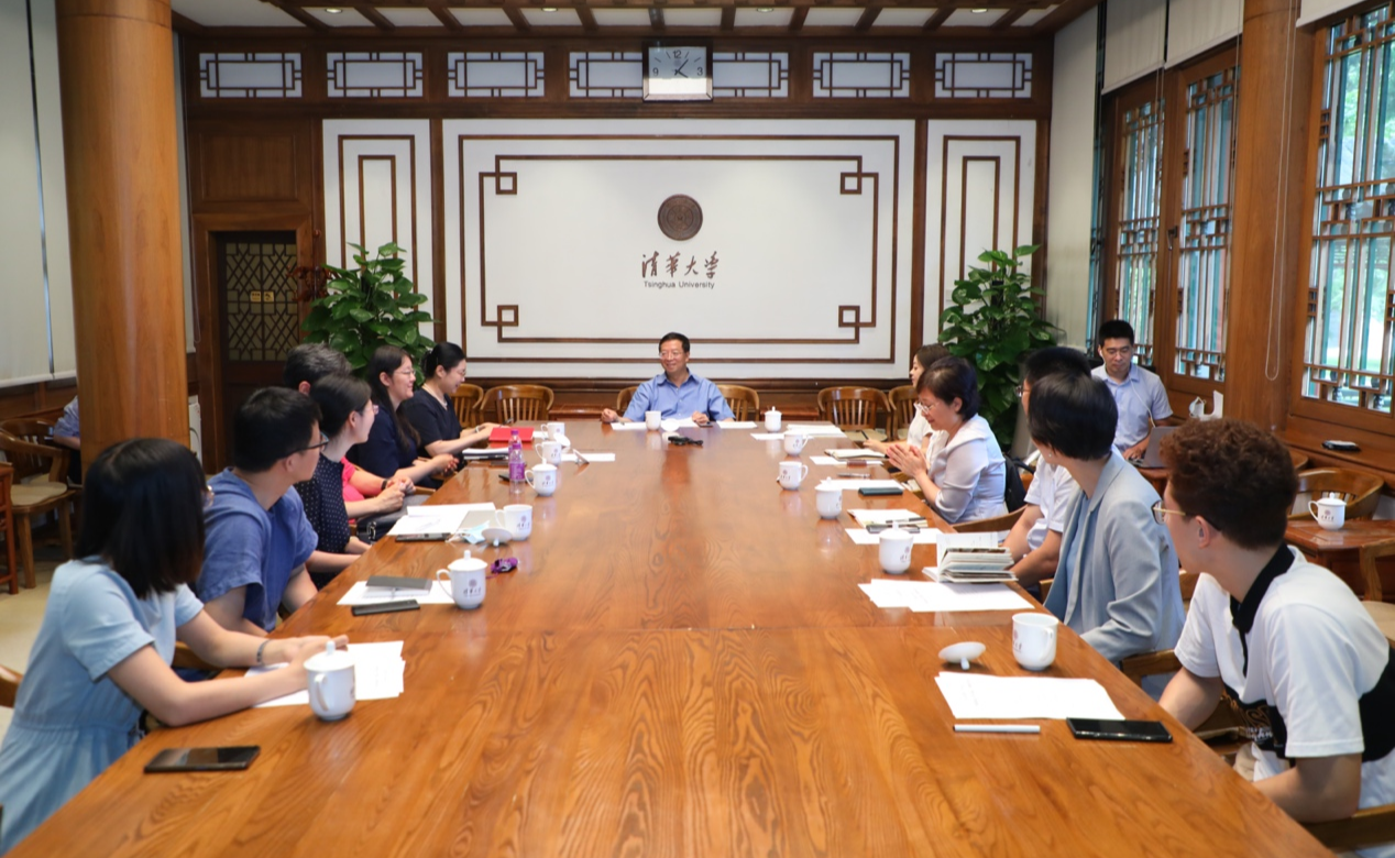 邱勇主持召开第26次教育工作讨论会“课程思政与导学思政”专题师生座谈会