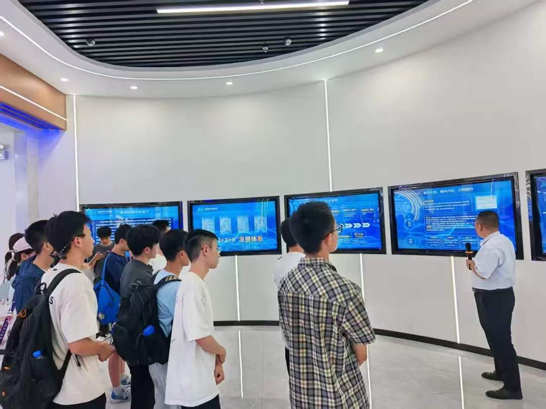 清华大学自动化系“风启云疆”支队赴内蒙古开展实践
