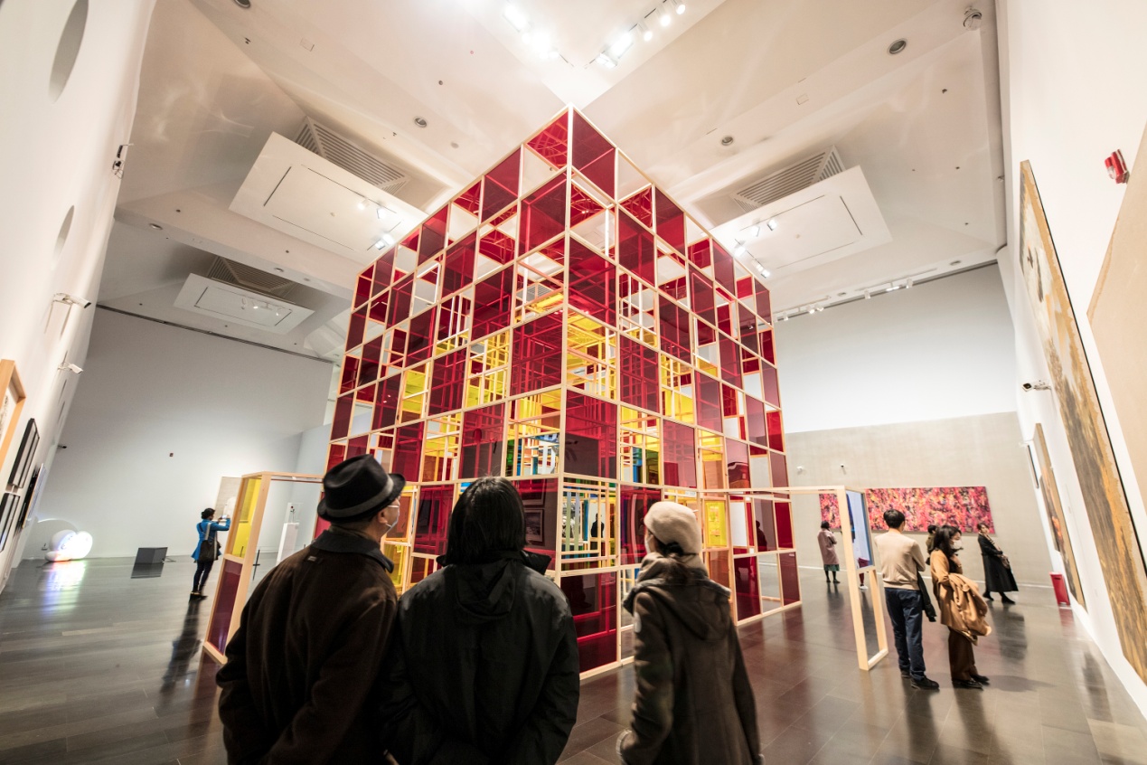 “东张西望三十年：程昕东当代艺术收藏”岁末拉开帷幕