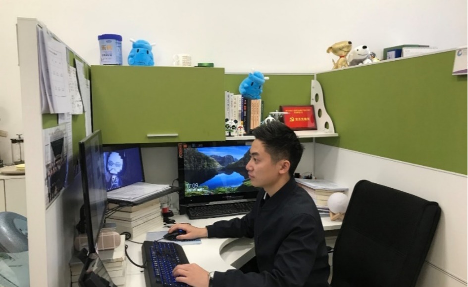 【深耕纪实】魏鑫森：心中有阳光，脚下有力量