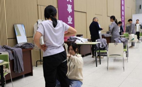 学生职业发展指导中心开展面向家庭经济困难学生系列帮扶活动