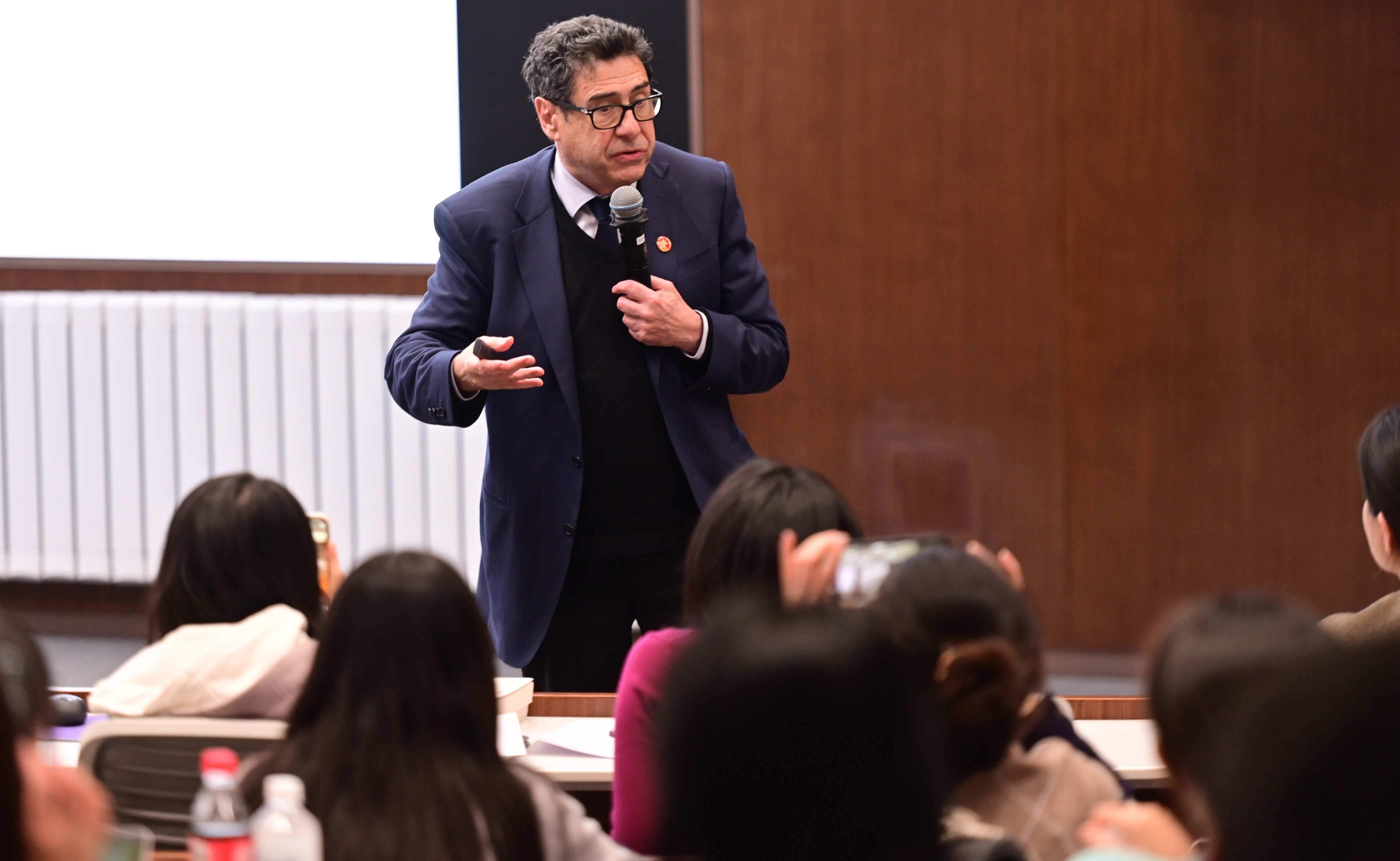 2025年诺贝尔经济学奖获得者菲利普·阿吉翁做客陈岱孙经济学纪念讲座 阐释创造性破坏的力量