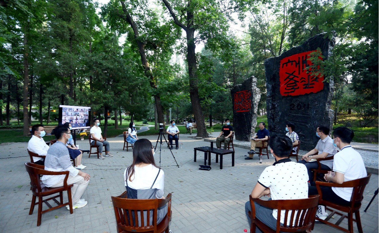 校长邱勇与2020届本科毕业生代表座谈