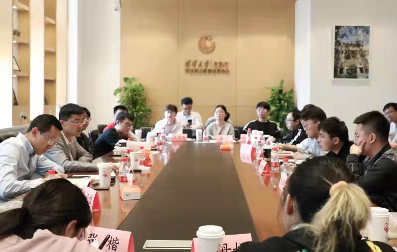 校党委副书记过勇与2022届本科毕业年级代表共话就业与发展