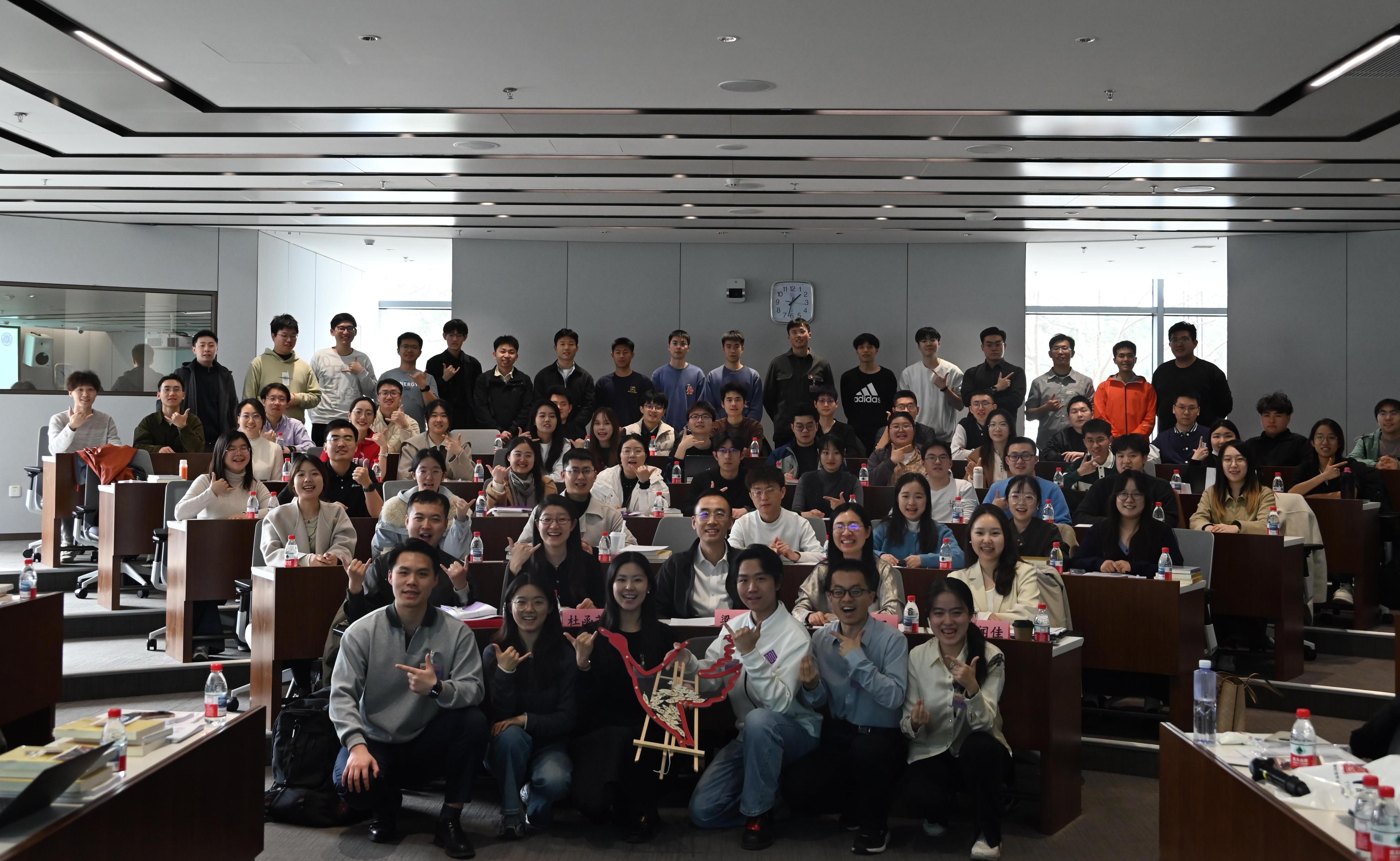 清华大学新生党支书专项培养计划“新雁班”第六期结业仪式暨第八期开班仪式举行