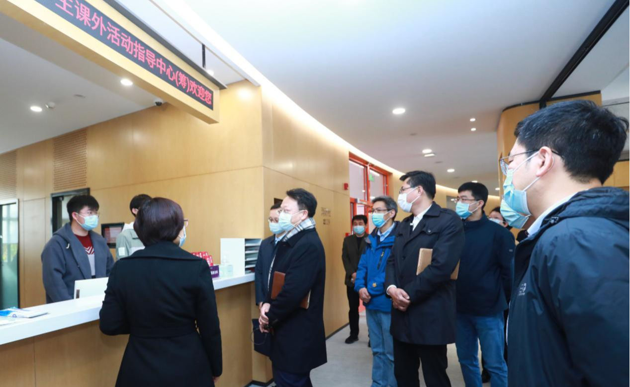 常务副校长王希勤对学生心理健康和课外活动指导工作开展专题调研