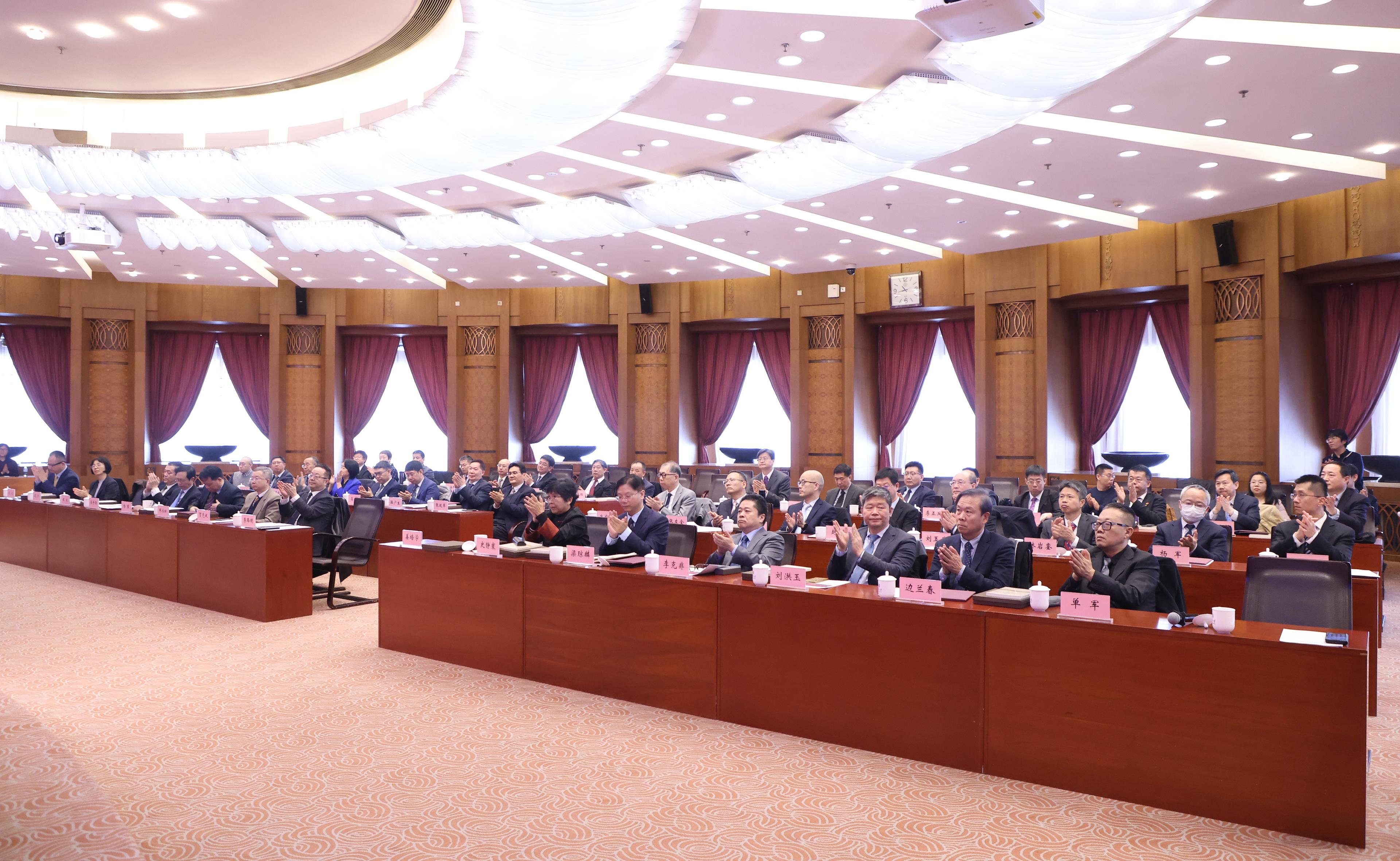 清华大学学位评定委员会换届大会举行