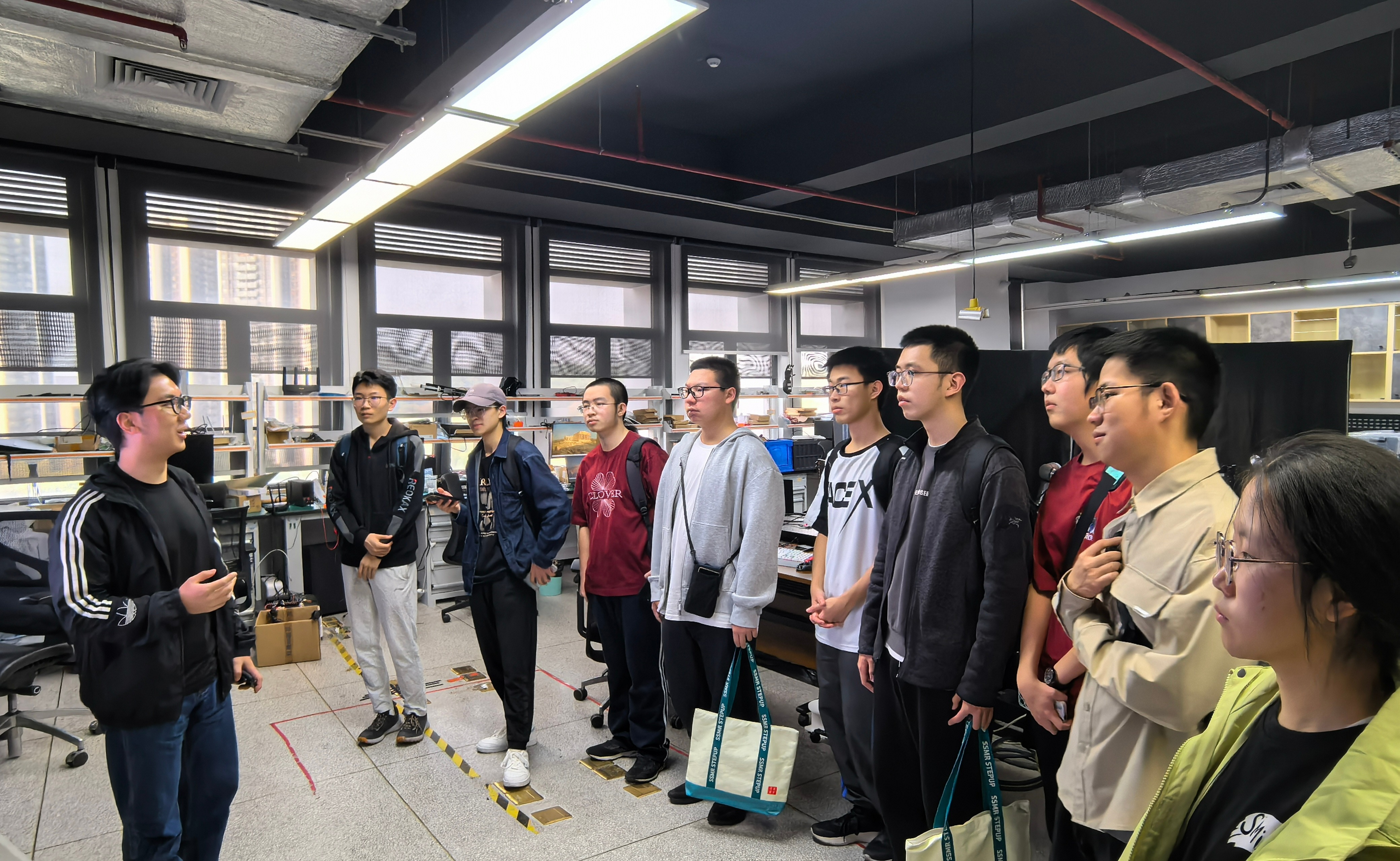 电子工程系“E创鹏城”班团实践支队赴深圳实践调研