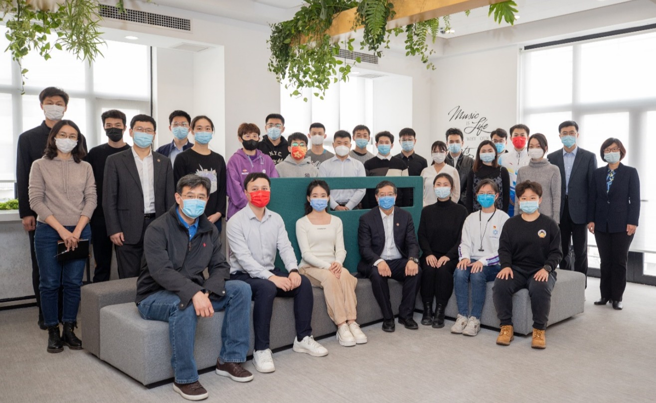 邱勇：又红又专、五育并举，培养社会主义建设者和接班人