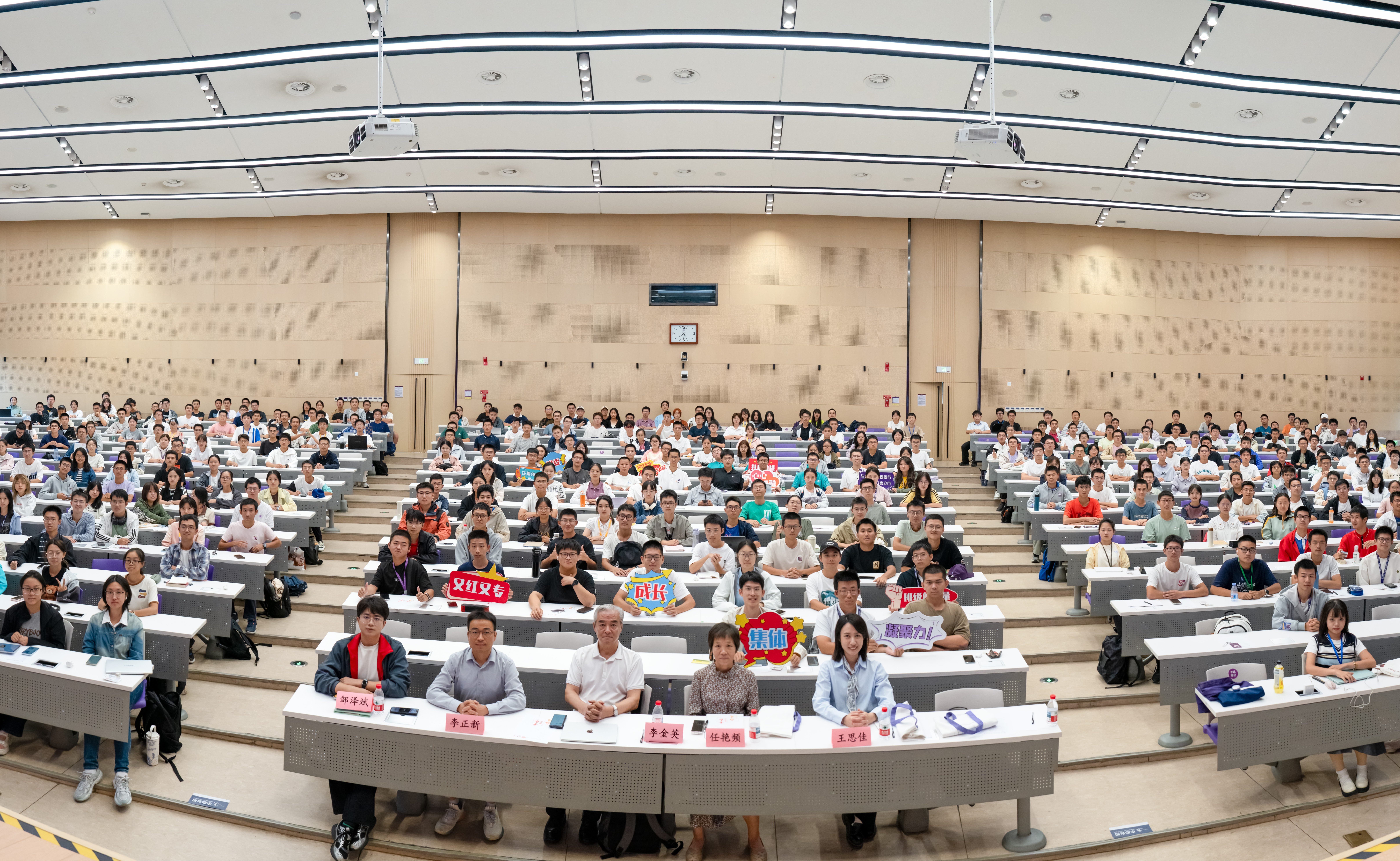 清华大学举办2025年本科生新上岗党团班骨干培训会