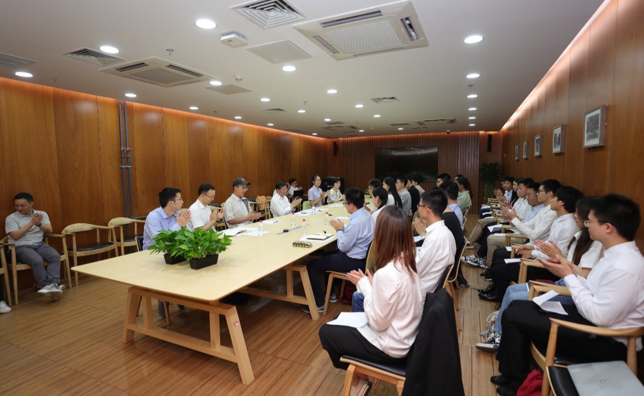 校长邱勇与2021届本科毕业生代表座谈