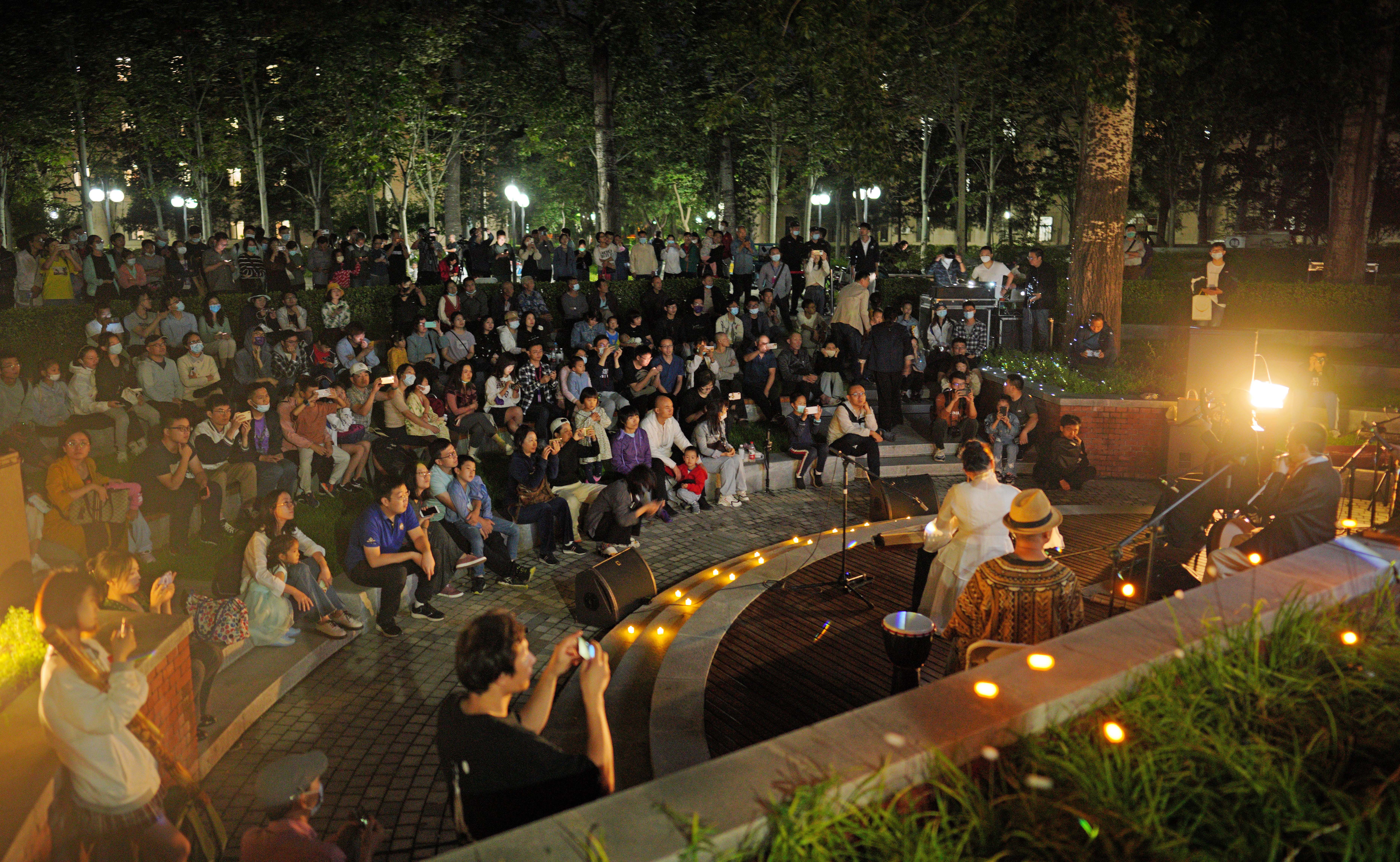 校园沉浸式自然感知音乐会“英华艺术时光”中秋特别活动精彩上演