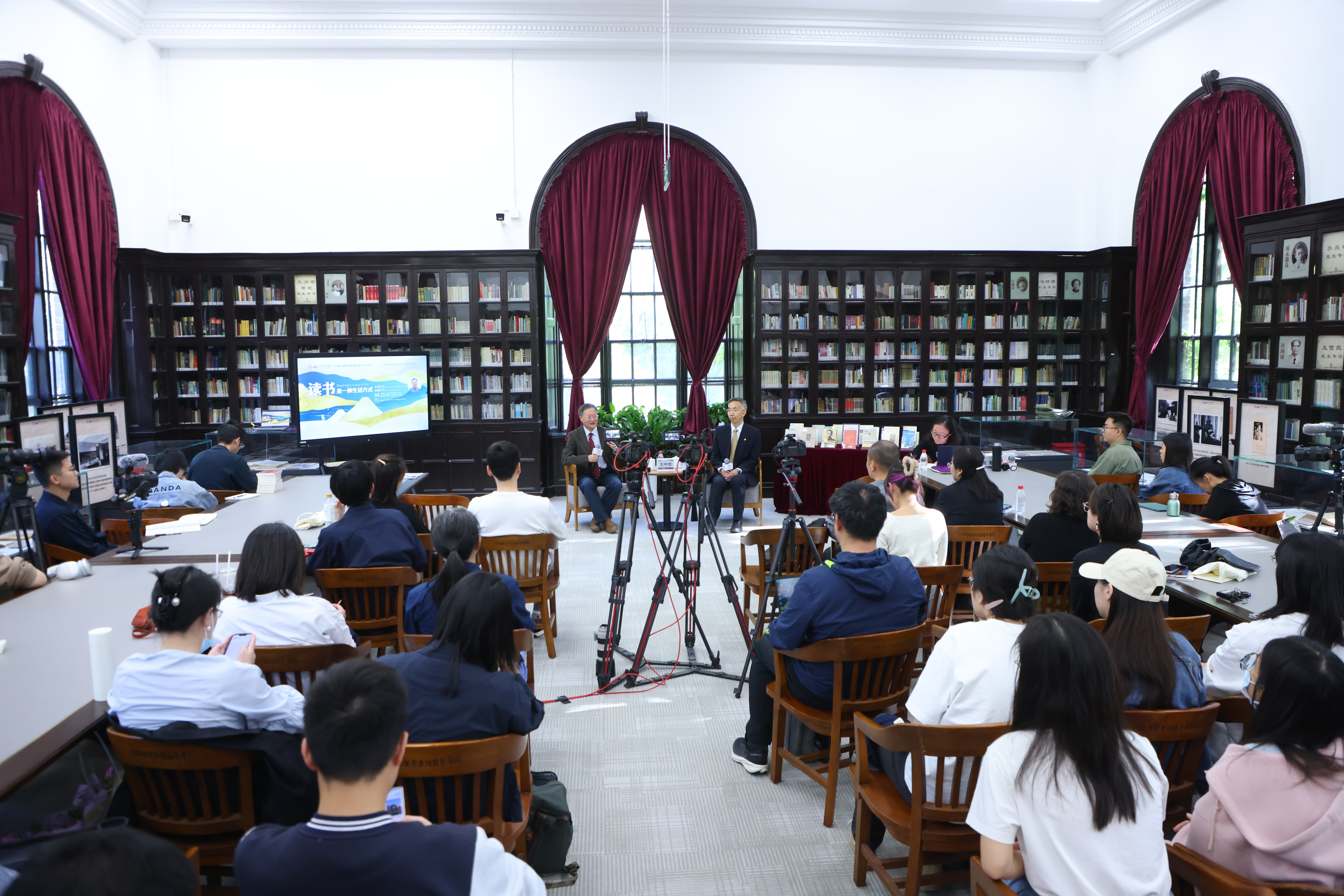 王中忱做客“学在清华·真人图书馆” 与师生共话“读书是一种生活方式”
