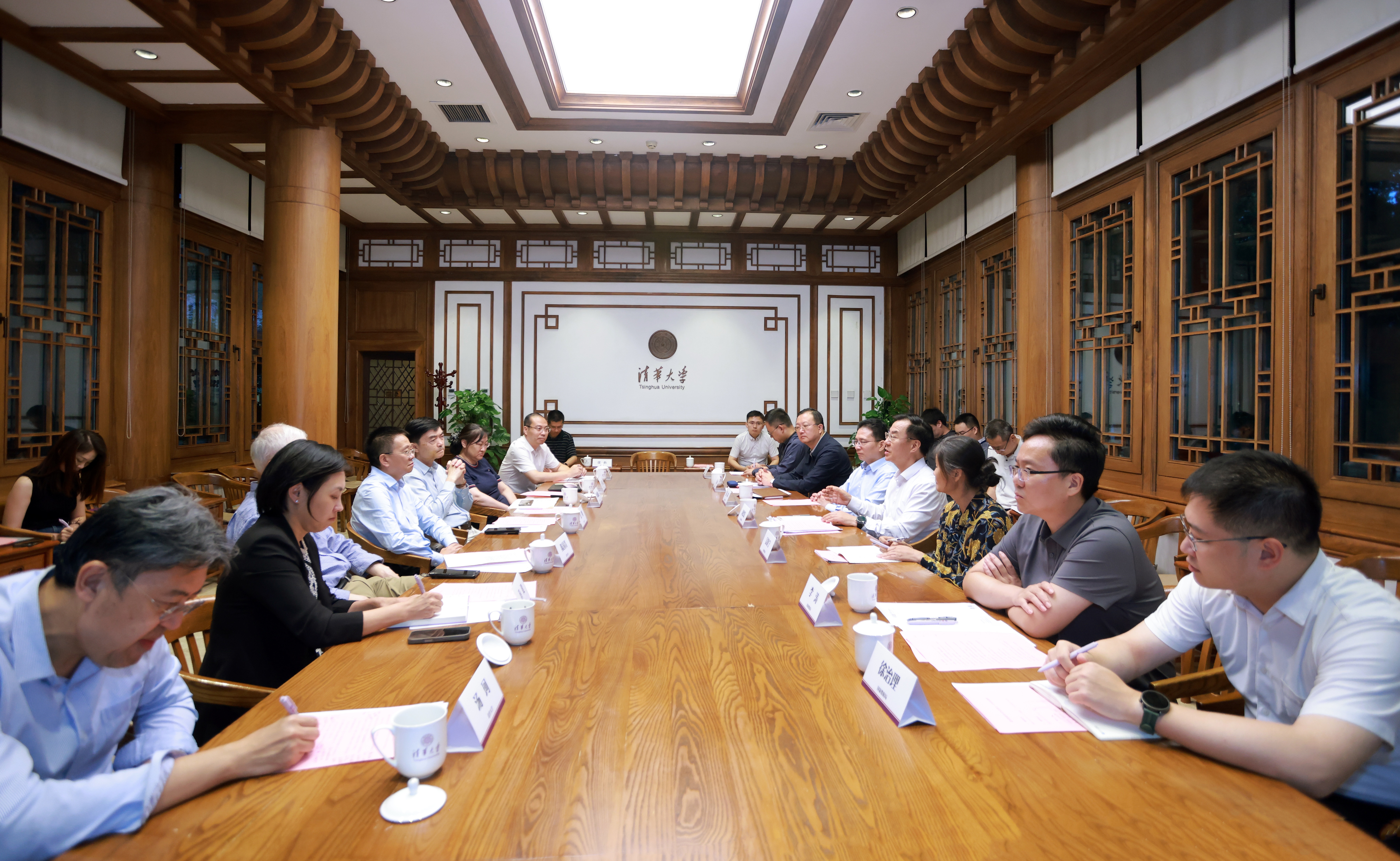 国家数据局局长刘烈宏一行到清华大学开展调研座谈