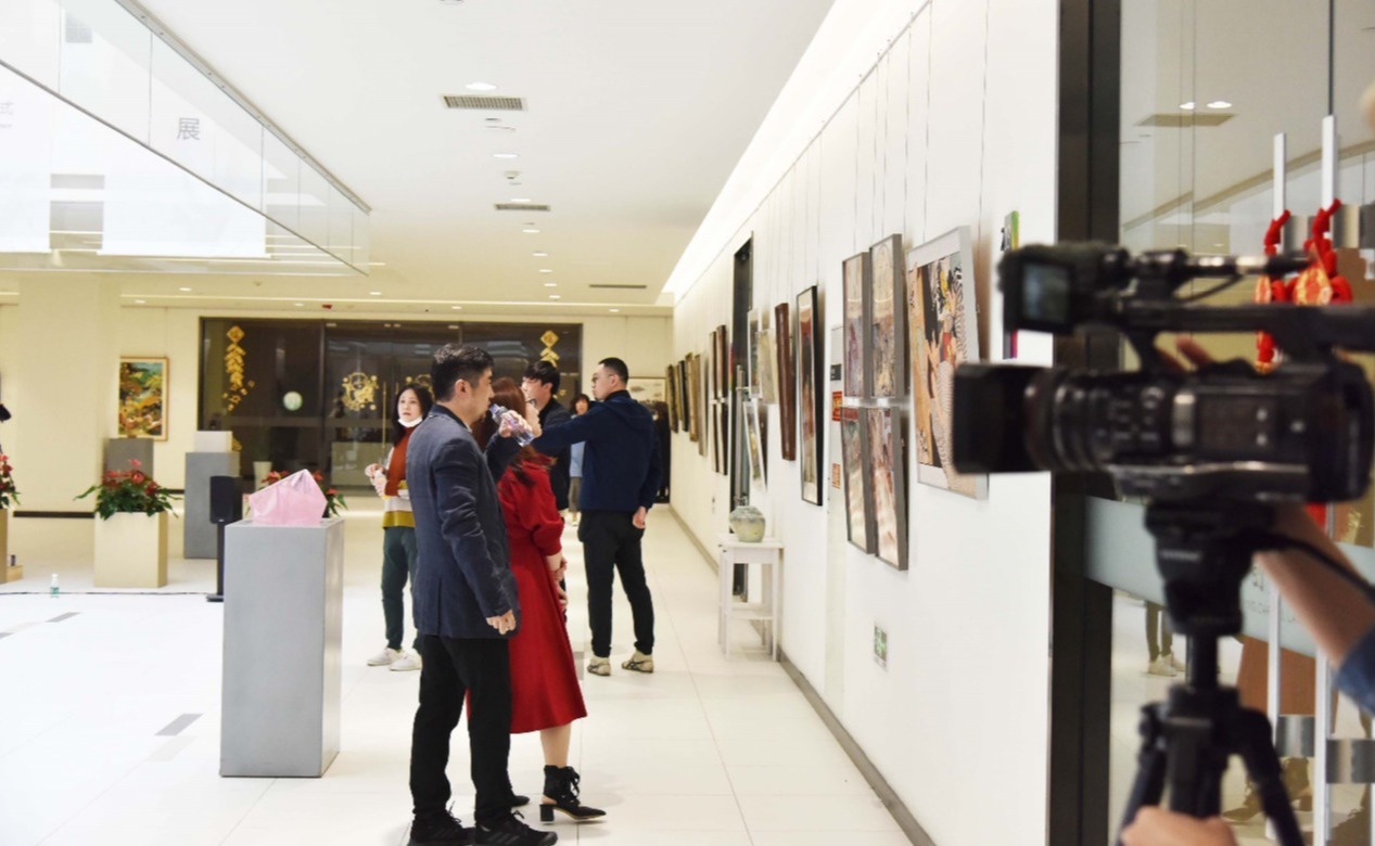 “涵德颂华”——庆祝清华110周年华诞校友艺术展开幕