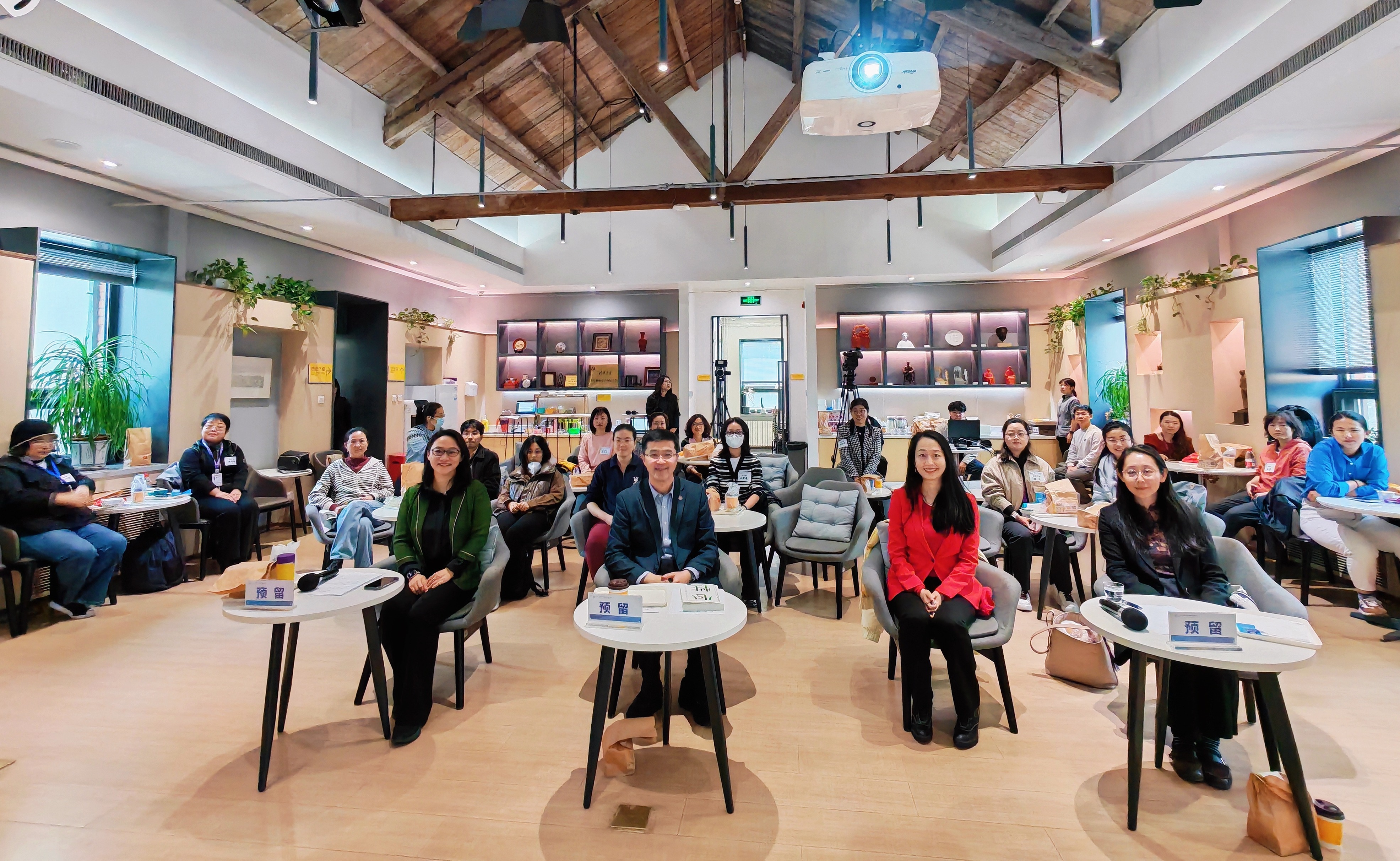 第十一期荷韵沙龙举行 聚焦女性领导力展开分享交流