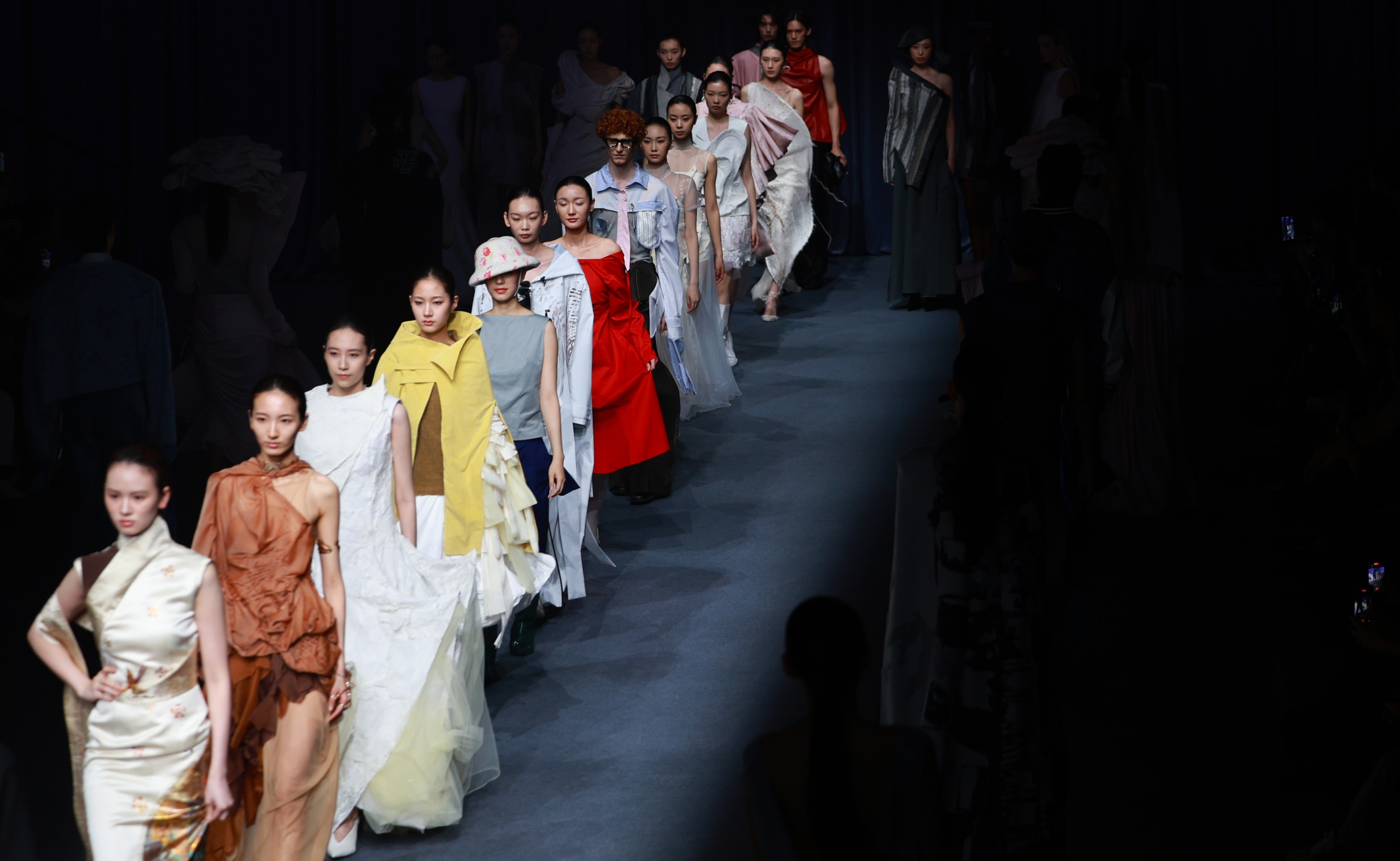 2026届服装与服饰设计专业毕业设计作品联合发布会举行