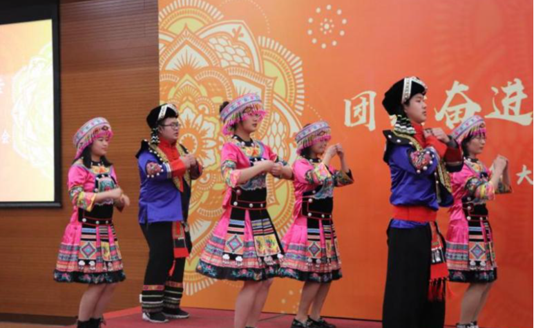 清华大学2022年少数民族学生新年联欢晚会举行