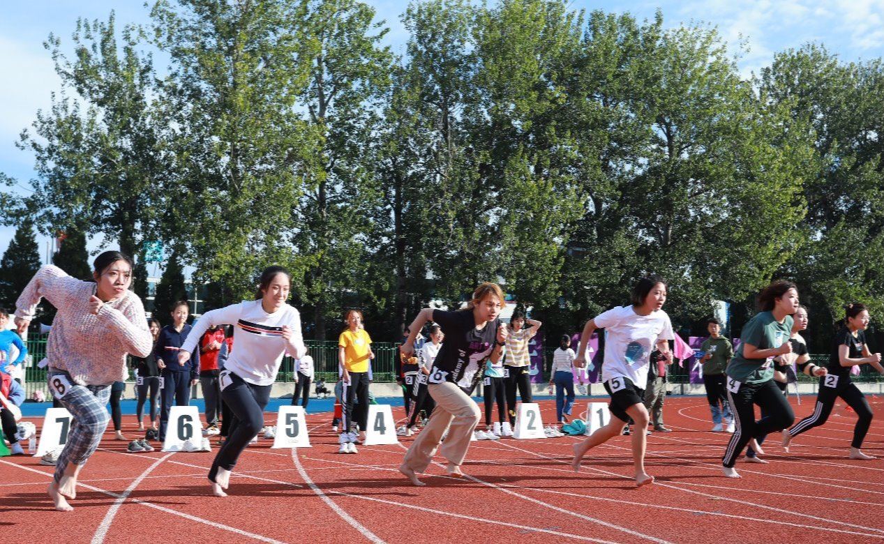 清华大学2021级新生“健康始于足下”赤足运动会举行